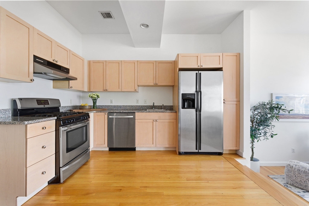 156 Chelsea Street, Unit 201 Boston, MA 02128 - Photo 8 of 23