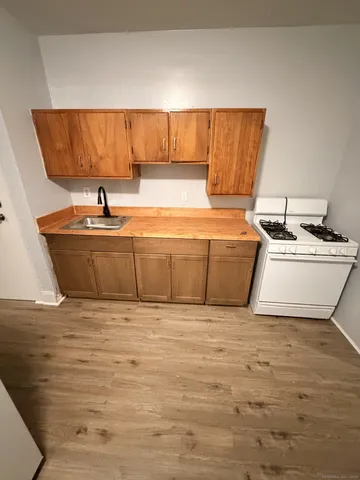 $1,300 | 42 Redding Street, Unit 3W, Hartford, CT 06114