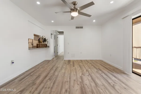 $214,900 | 3033 East Devonshire Avenue, Unit 2033, Phoenix, AZ 85016