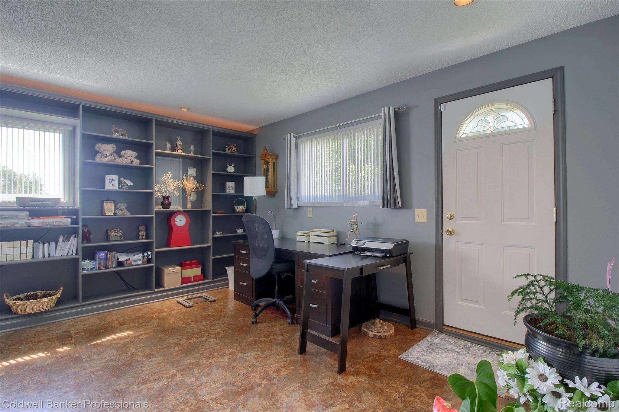 41495 Tyler Road Belleville, MI 48111 - Photo 14 of 32 14-Family-Room.jpg