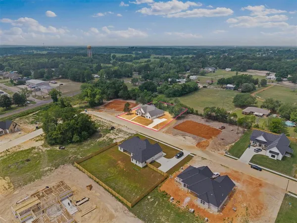$557,700 | 17300 Woodcrest Circle, Lindale, TX 75771