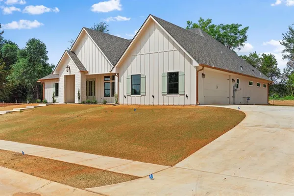 $557,700 | 17300 Woodcrest Circle, Lindale, TX 75771