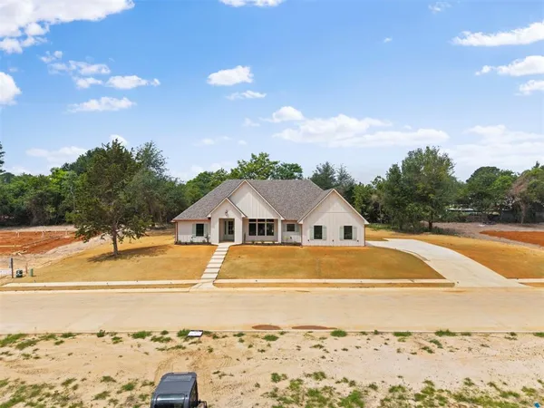 $557,700 | 17300 Woodcrest Circle, Lindale, TX 75771