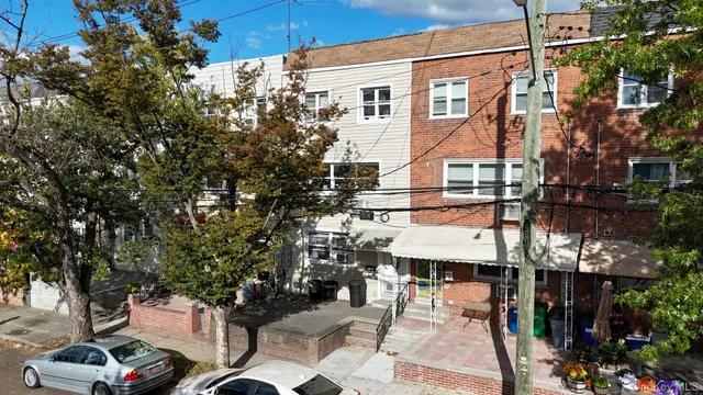 $988,000 | 184 Kearney Avenue | Throgs Neck