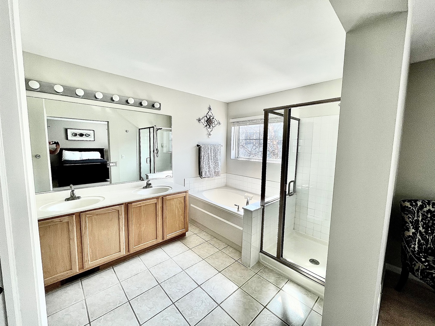 2902 Falling Waters Drive Lindenhurst, IL 60046 - Photo 10 of 14 a large white room with mirror