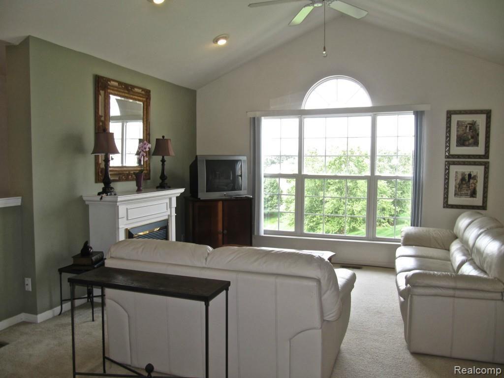 1871 Flagstone Circle, Unit 144 Rochester, MI 48307 - Photo 13 of 30 Flagfamrm.jpg