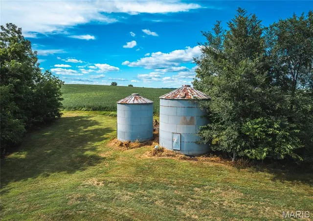 $740,000 | 1619 Krause Road, Golden Eagle, IL 62036