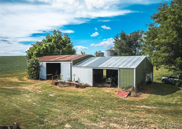 $740,000 | 1619 Krause Road, Golden Eagle, IL 62036