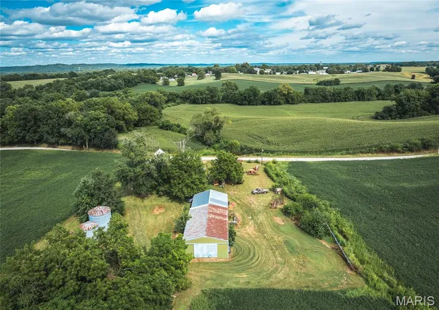 $740,000 | 1619 Krause Road, Golden Eagle, IL 62036