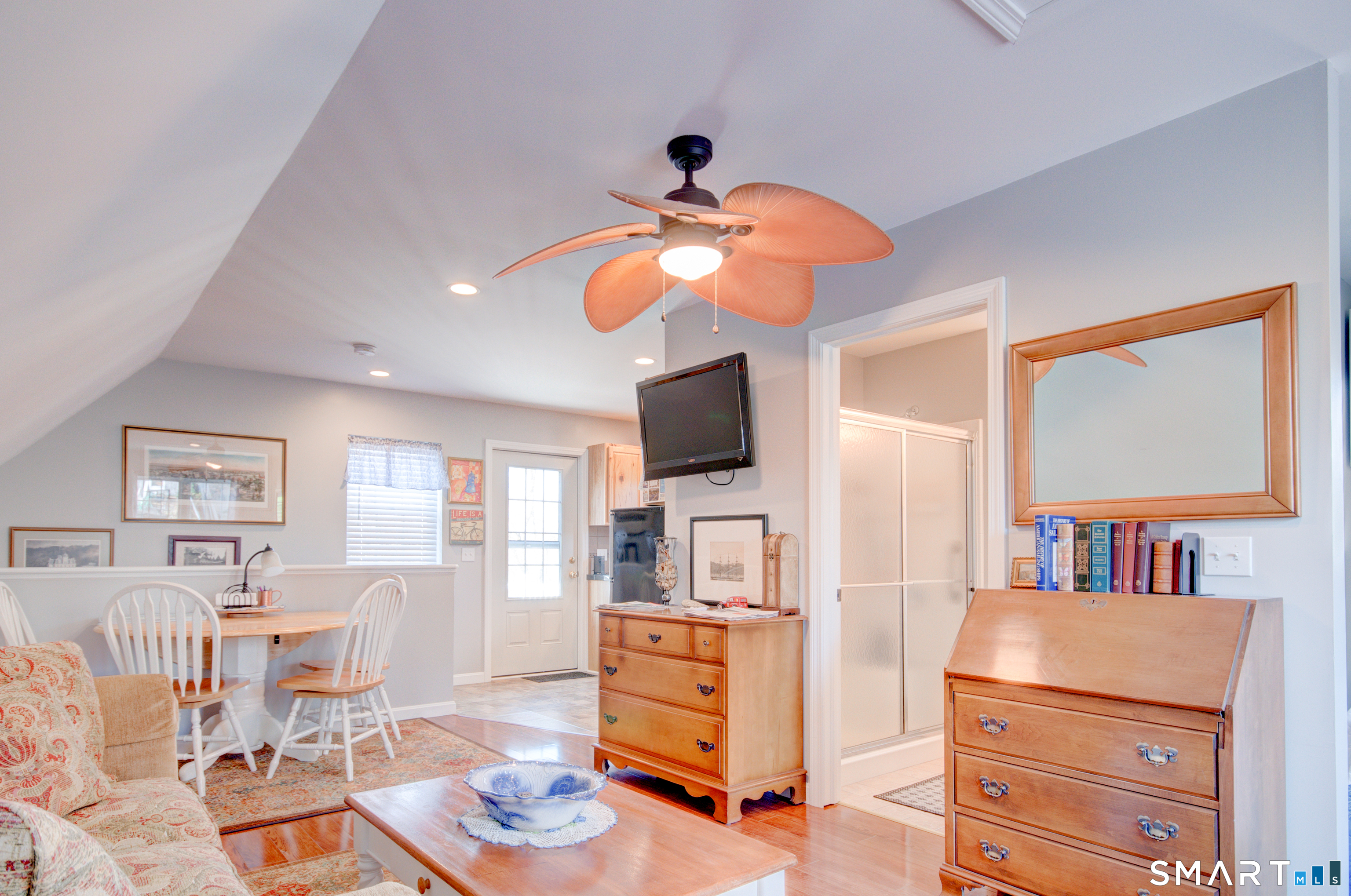 33 Chapman Road, Unit B Stonington, CT 06378 - Photo 9 of 19 Gallery Image 9