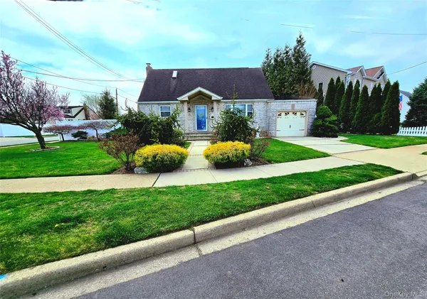 $825,000 | 53 Lincoln Boulevard, Bethpage, NY 11714