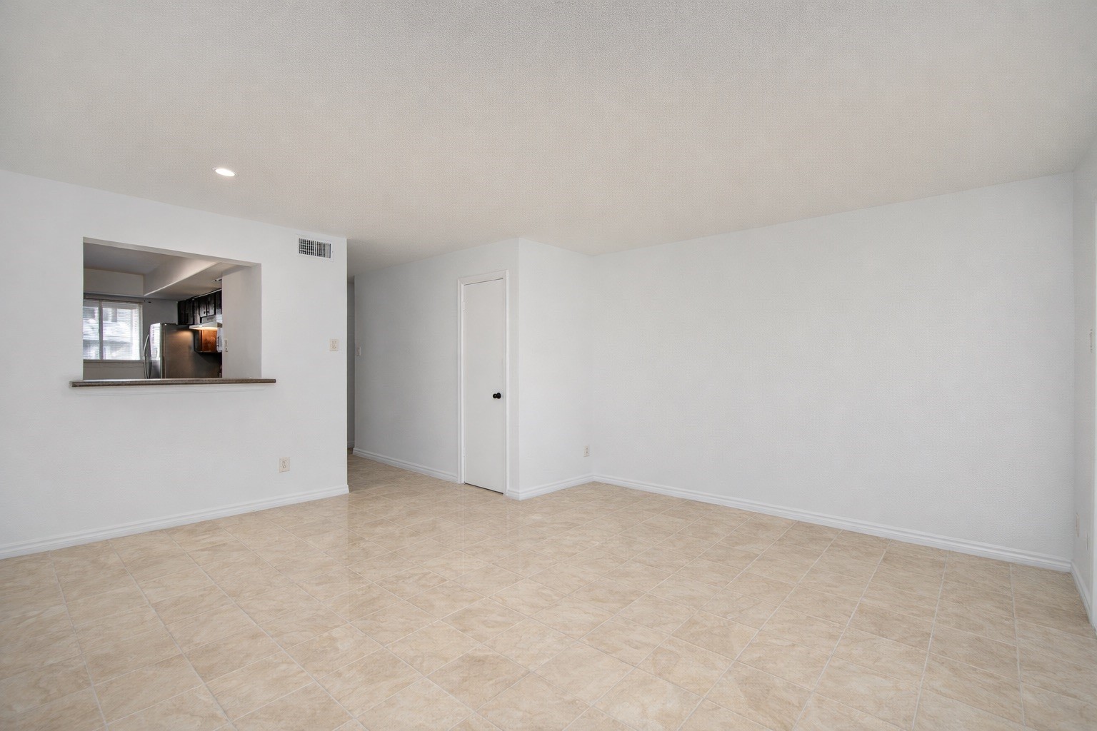 7902 Grove Ridge Drive Houston, TX 77061 - Photo 6 of 16 an empty room with a bench