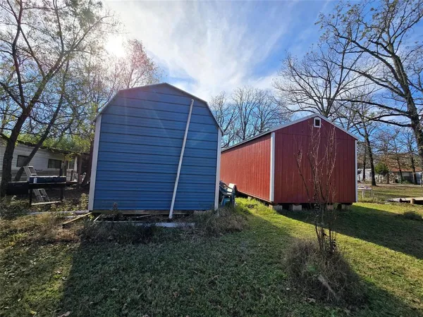 a view of a back yard of the house