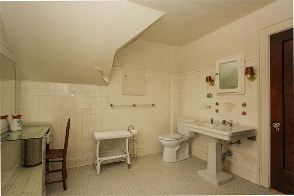 272 Longhill Street Springfield, MA 01108 - Photo 18 of 30 a bathroom with a sink toilet and shower