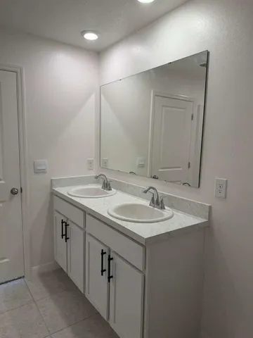 $2,000 | 7785 104th Court, Vero Beach, FL 32967