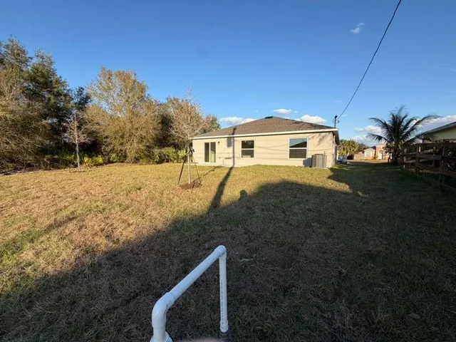 $2,000 | 7785 104th Court, Vero Beach, FL 32967