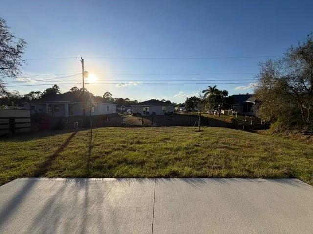 $2,000 | 7785 104th Court, Vero Beach, FL 32967