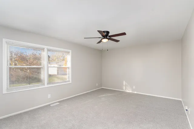 $2,995 | 355 Crestwood Court, Algonquin, IL 60102