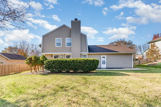 $2,995 | 355 Crestwood Court, Algonquin, IL 60102