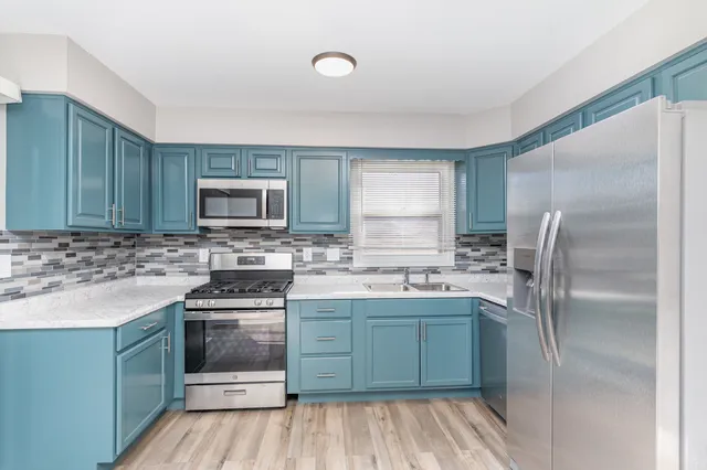 $2,995 | 355 Crestwood Court, Algonquin, IL 60102