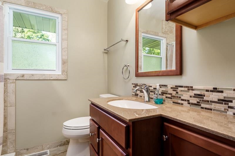 2323 Wisconsin Road Rockford, IL 61108 - Photo 18 of 35 Gallery Image 18