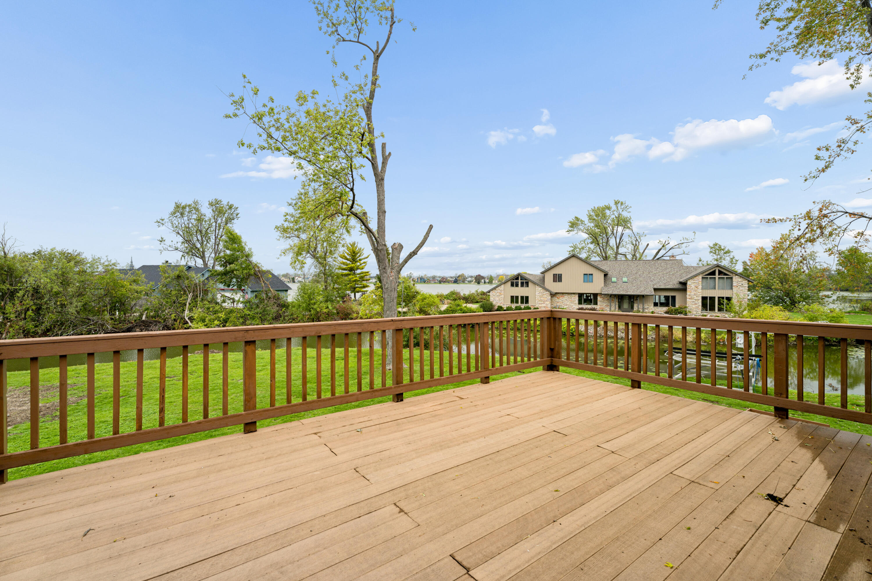 340 Lake Road Menasha, WI 54952 - Photo 52 of 76 Upper Deck