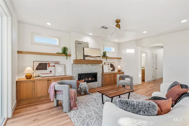 $769,900 | 5287 N River, Garden City, ID 83714