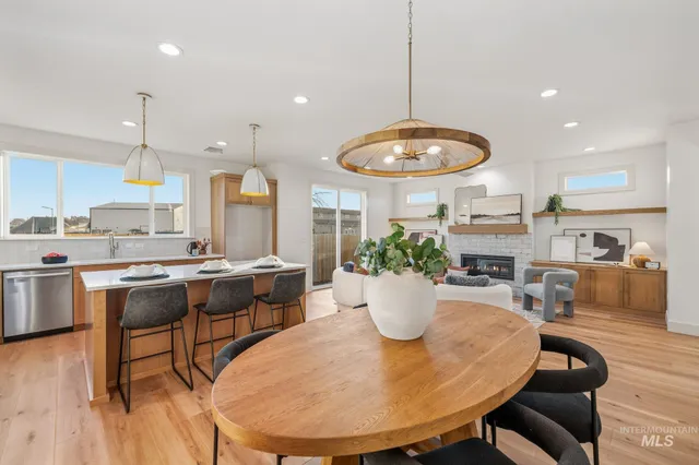 $769,900 | 5287 N River, Garden City, ID 83714