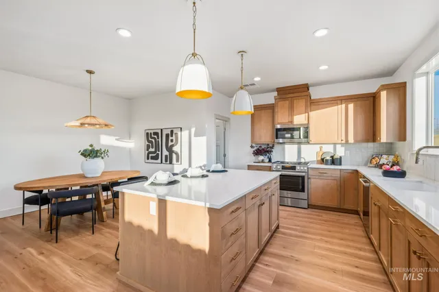 $769,900 | 5287 N River, Garden City, ID 83714