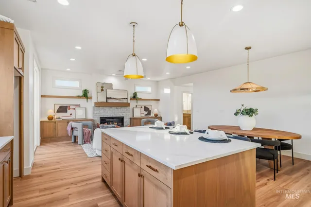 $769,900 | 5287 N River, Garden City, ID 83714