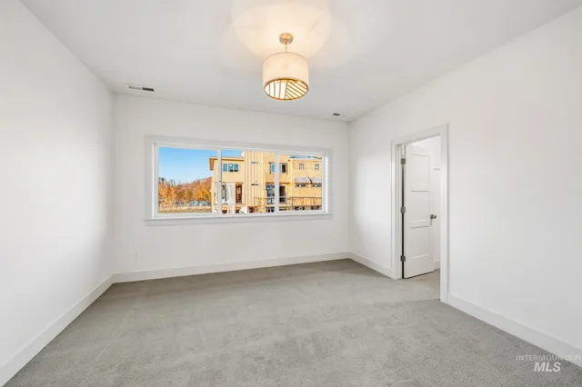 $769,900 | 5287 N River, Garden City, ID 83714