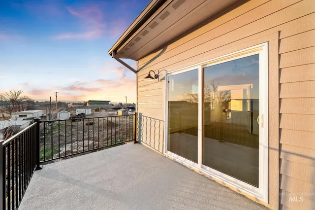 $769,900 | 5287 N River, Garden City, ID 83714