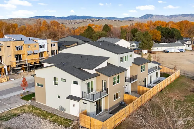 $769,900 | 5287 N River, Garden City, ID 83714