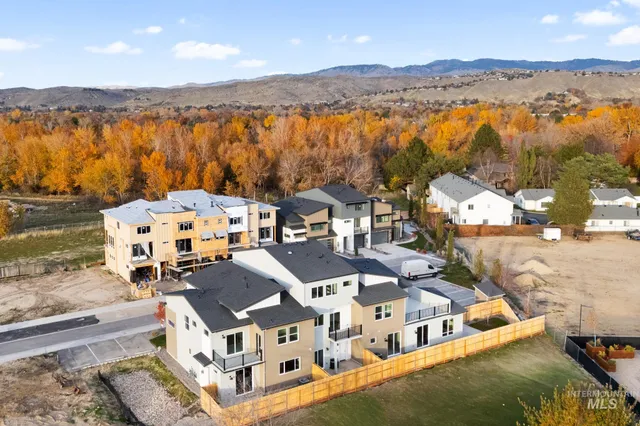 $769,900 | 5287 N River, Garden City, ID 83714