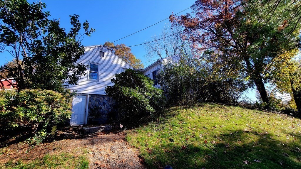 11 North Martin Road Amesbury, MA 01913 - Photo 3 of 28