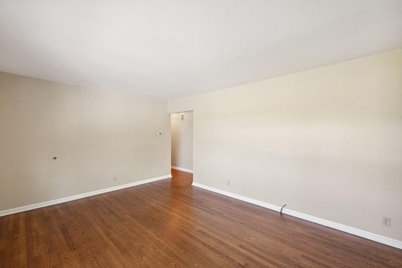 809 Locust Corner Road Cincinnati, OH 45245 - Photo 5 of 37 Gallery Image 5