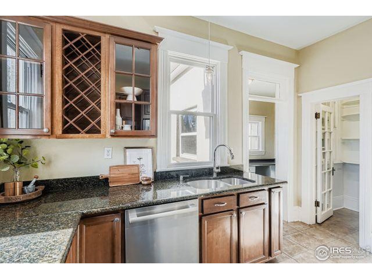 3001 North High Street Denver, CO 80205 - Photo 11 of 33 kitchen - main level