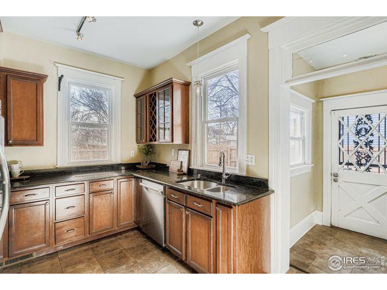 3001 North High Street Denver, CO 80205 - Photo 14 of 33 kitchen - main level