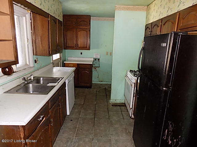 3307 Sumner Road Louisville, KY 40218 - Photo 2 of 16 DSCN0617