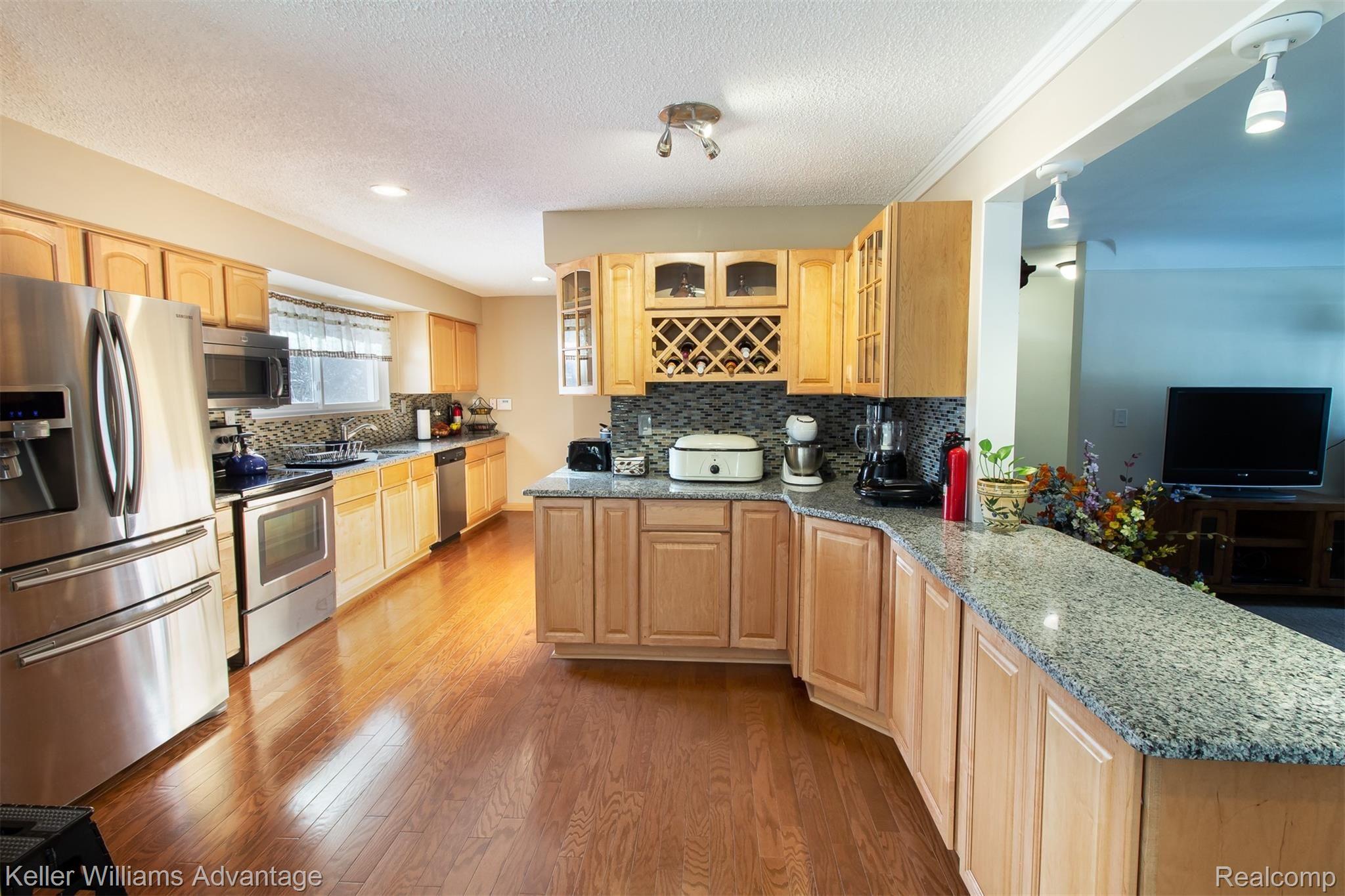 36221 West Lyman Road Farmington, MI 48331 - Photo 7 of 32 Lyman_36221_Kitchen_01.jpg