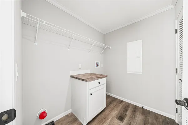 a view of utility room