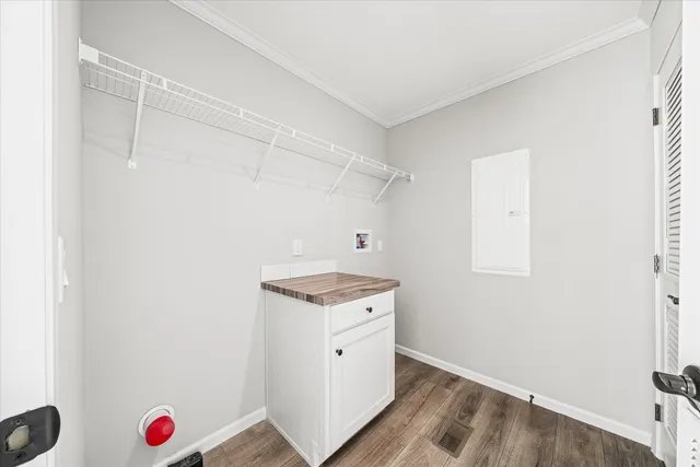 a view of utility room