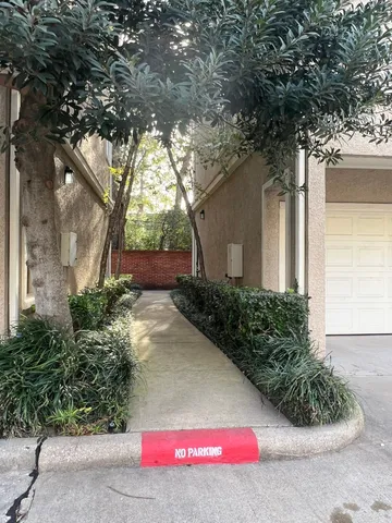 $2,400 | 12707 Boheme Drive, Unit 1101, Houston, TX 77024