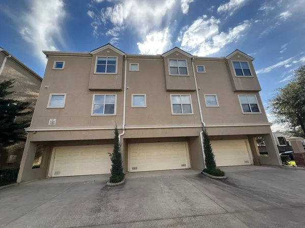 a view of a back yard of the house