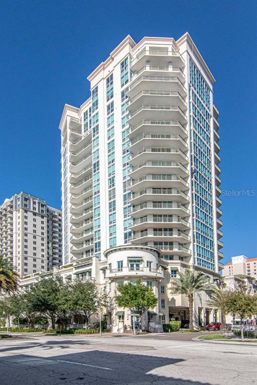 The Plaza on Harbour Island represents the epitome of fine condominium living in the Heart of the City.