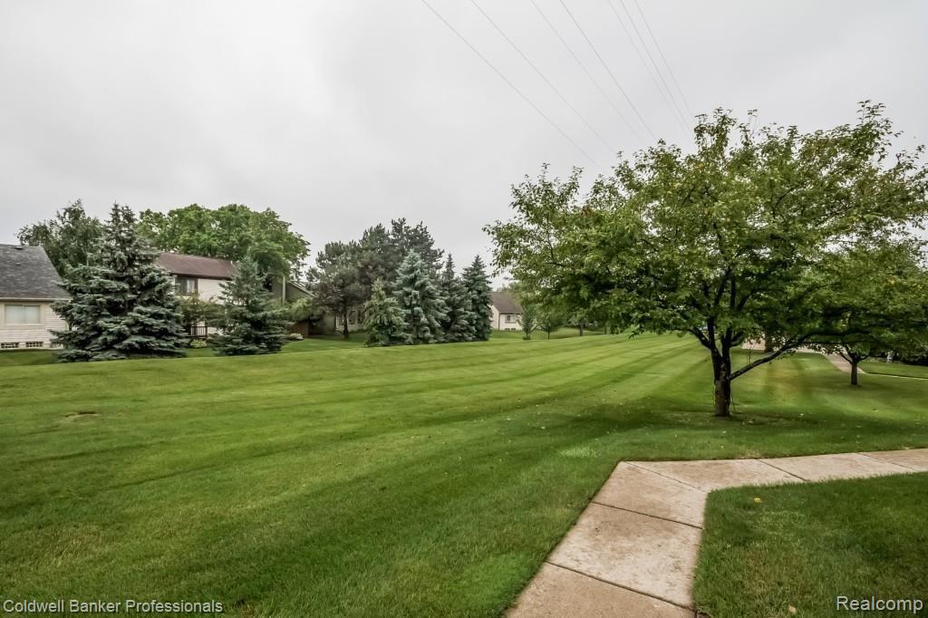 155 Meadow Ln Circle, Unit 21 Rochester Hills, MI 48307 - Photo 29 of 31