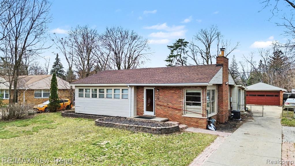 2174 Middlebelt Road West Bloomfield, MI 48324 - Photo 4 of 39