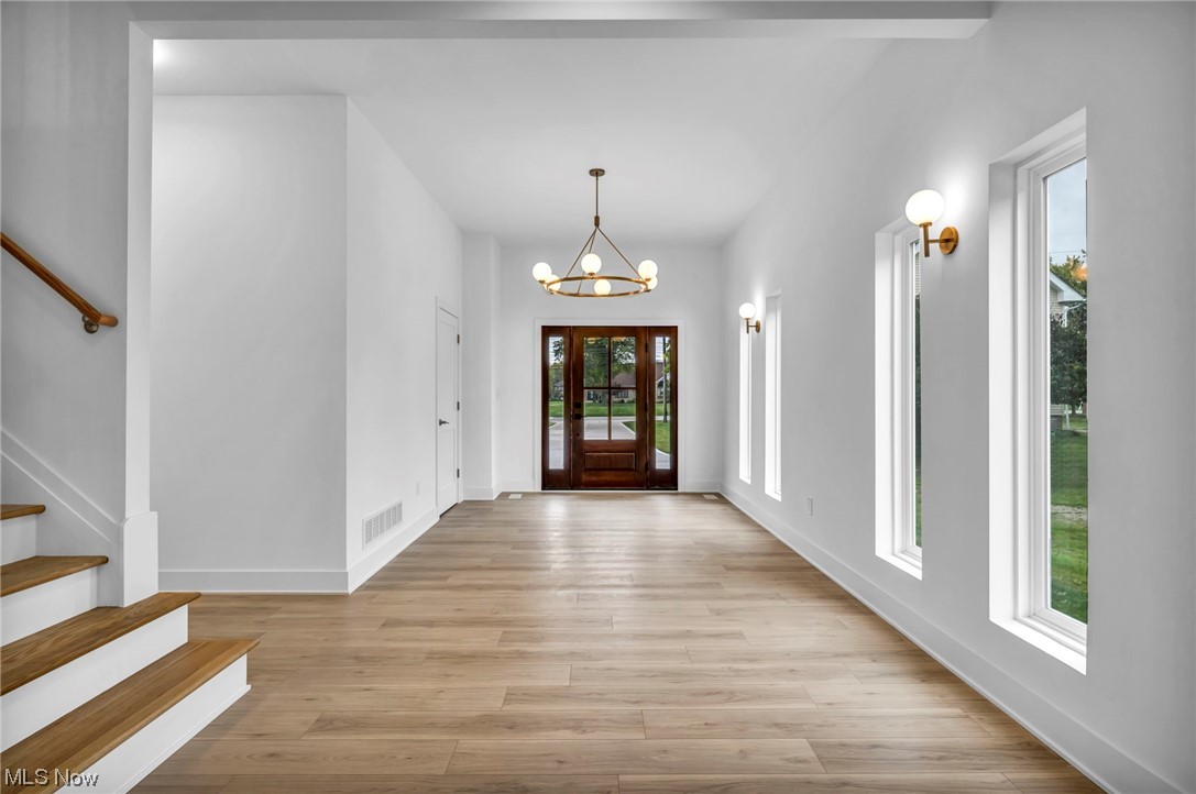 316 Miner Road Cleveland, OH 44143 - Photo 3 of 35 Foyer
