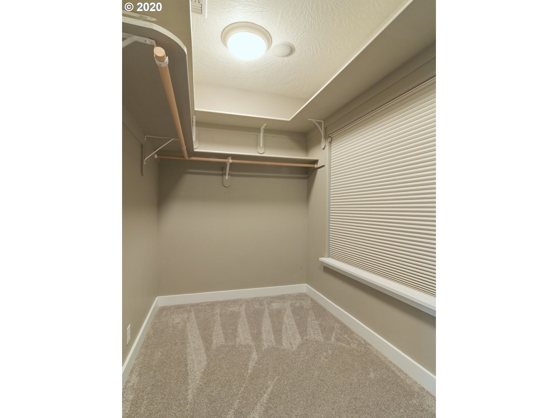 560 South 72nd Street Springfield, OR 97478 - Photo 16 of 32
