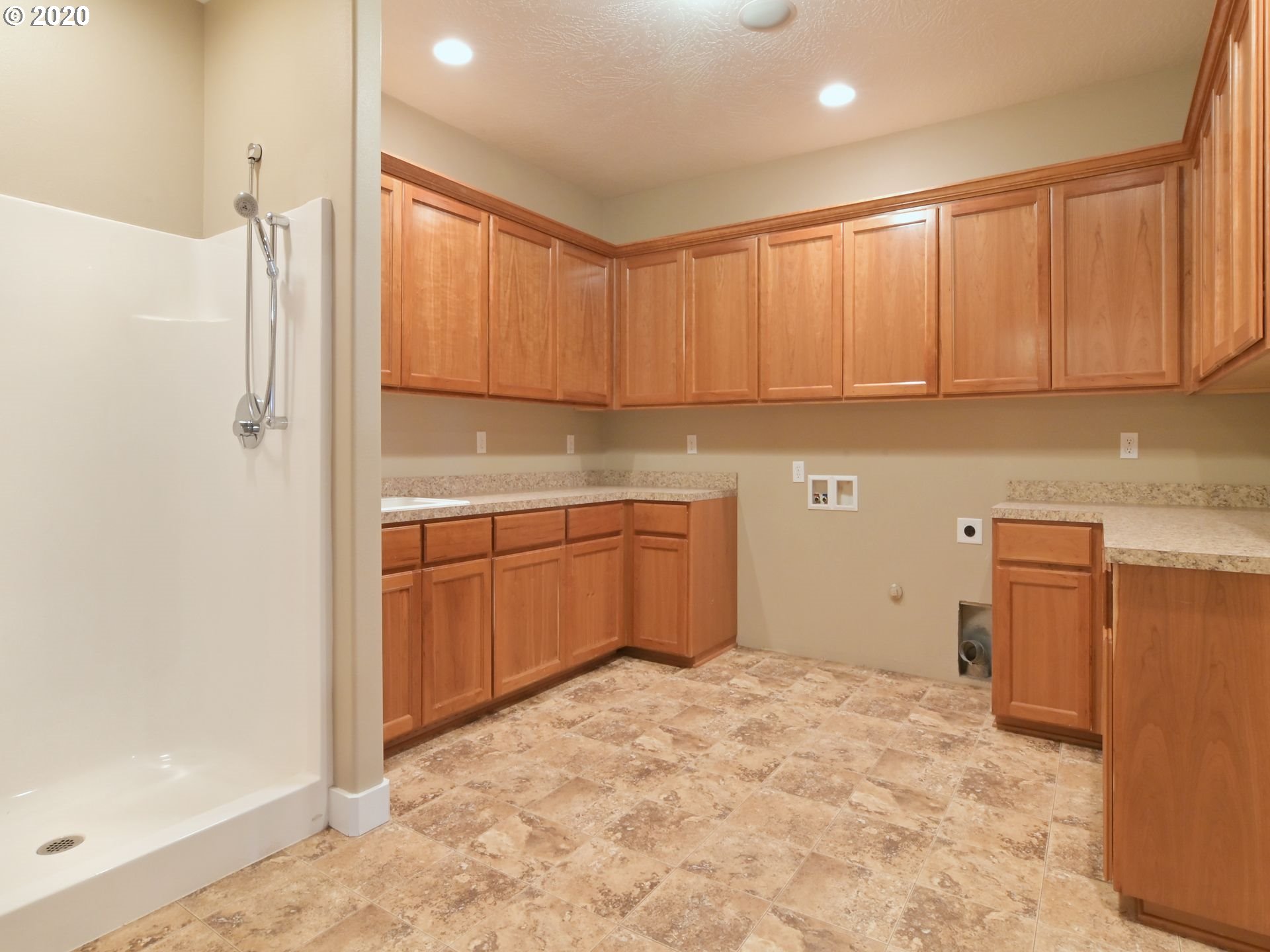 560 South 72nd Street Springfield, OR 97478 - Photo 24 of 32